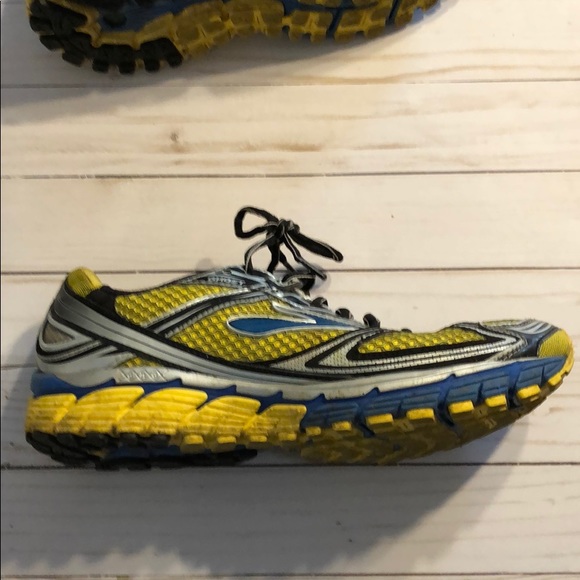 Running shoes - Picture 3 of 5